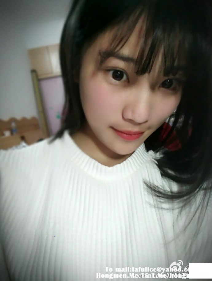 【大學萌妹定制自拍系列5】超清純大學美女，身材超級棒